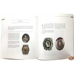 BD-English version, with with defect, soft cover, CLASPS, 4,000 Years of Fasteners in Jewellery