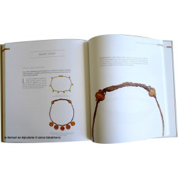 BL Version francaise brochée grand format "Le fermoir en bijouterie, 4000 ans d'histoires"